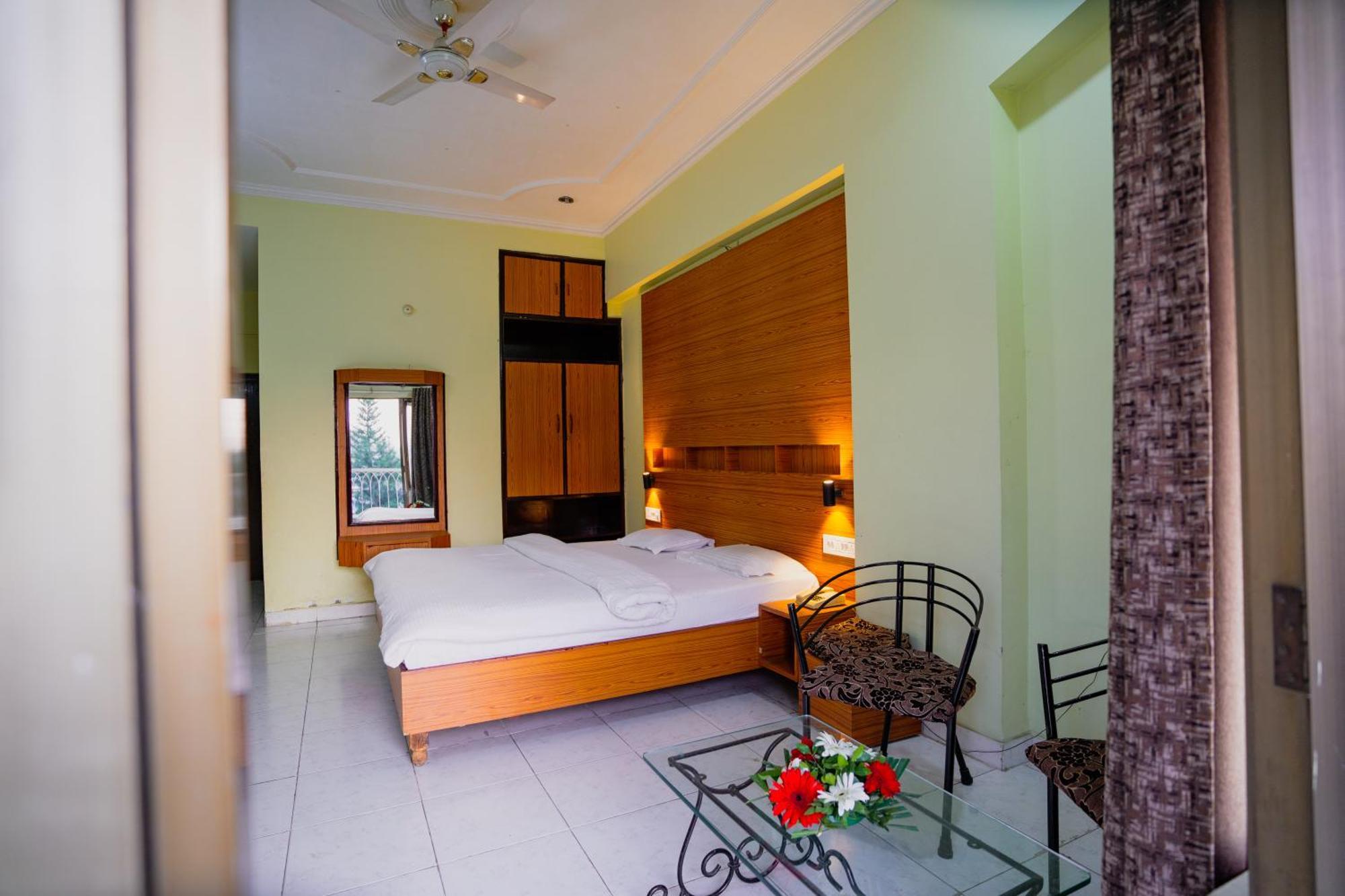 Hotel Girdhar Mahal Індаур Екстер'єр фото