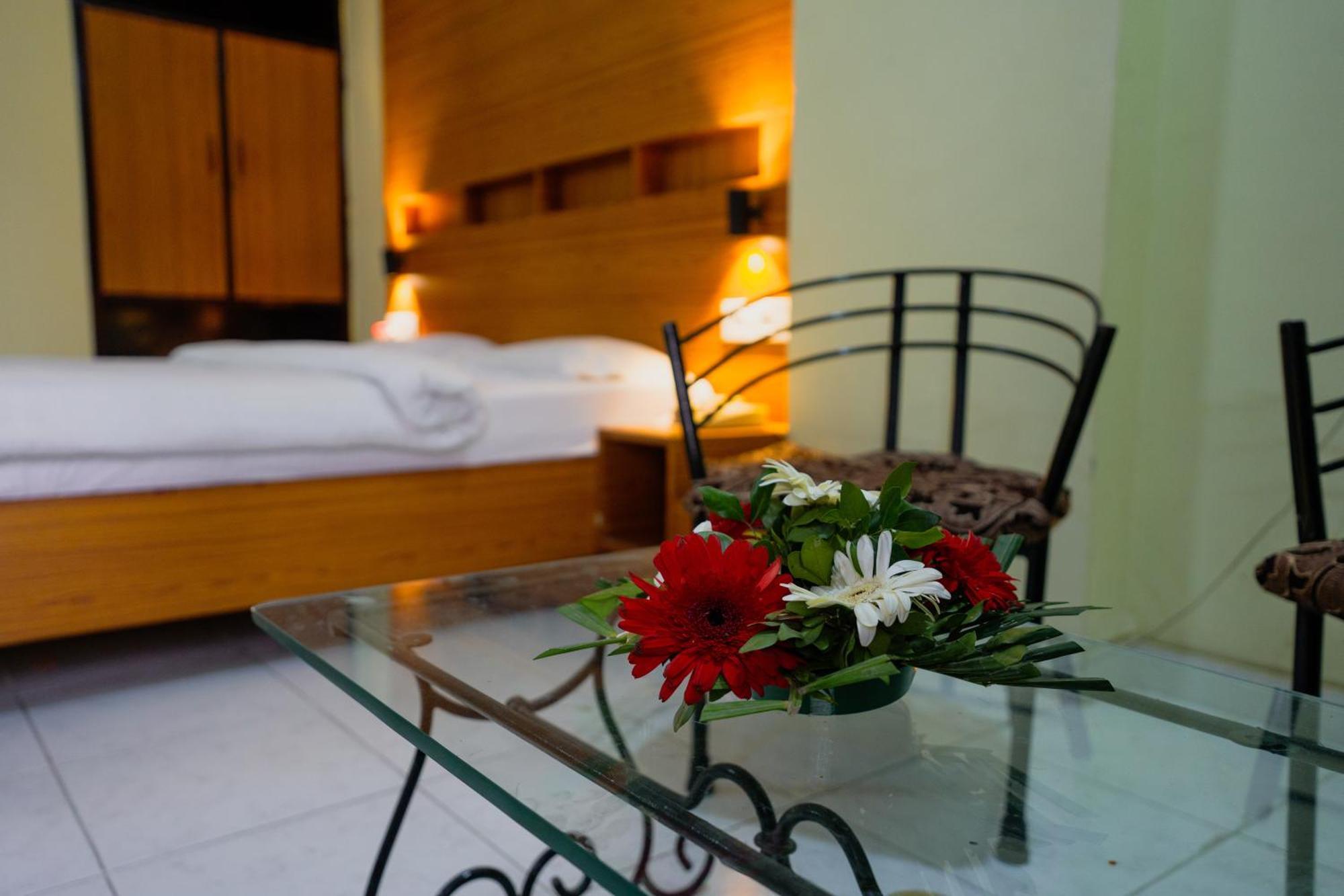 Hotel Girdhar Mahal Індаур Екстер'єр фото