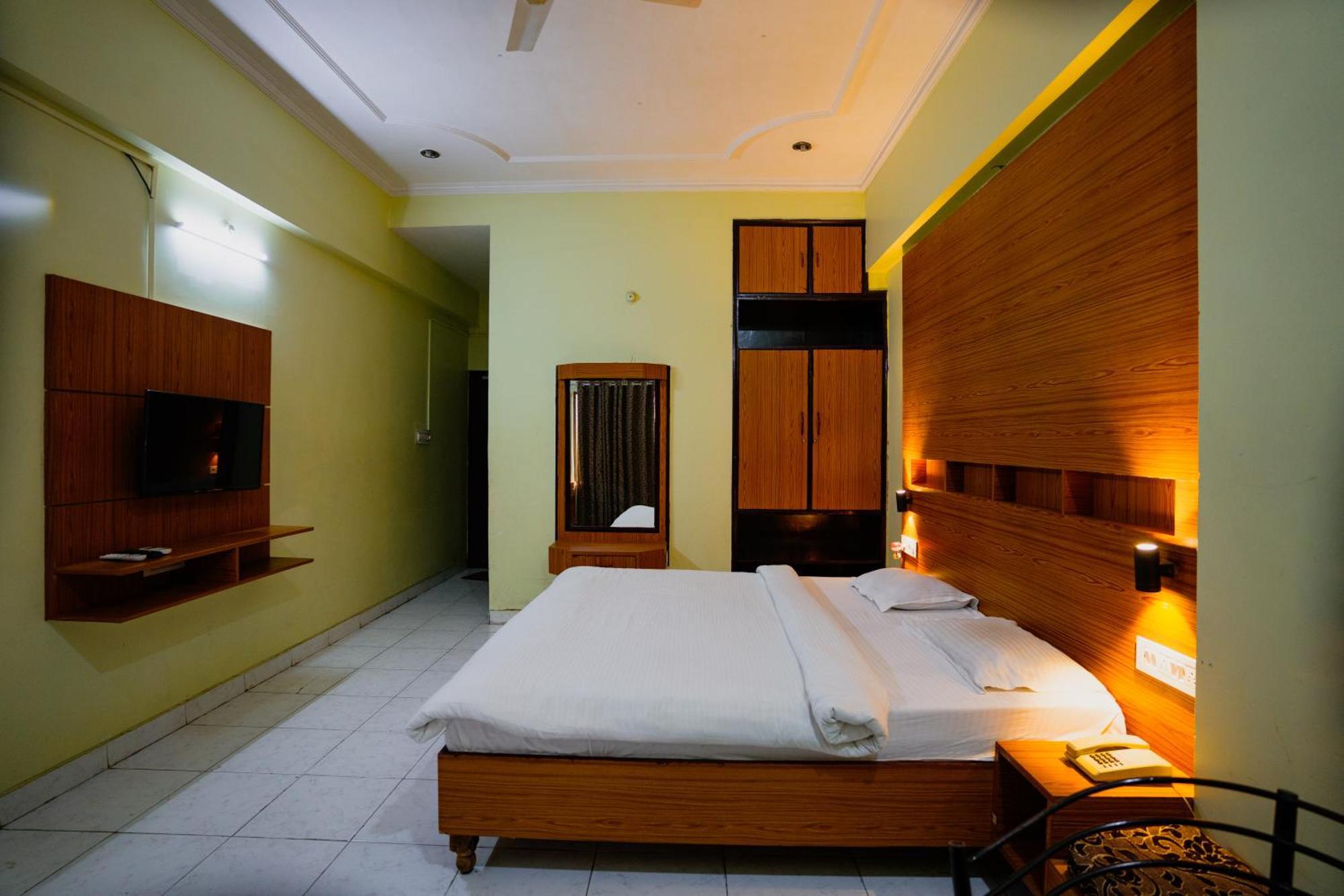 Hotel Girdhar Mahal Індаур Екстер'єр фото