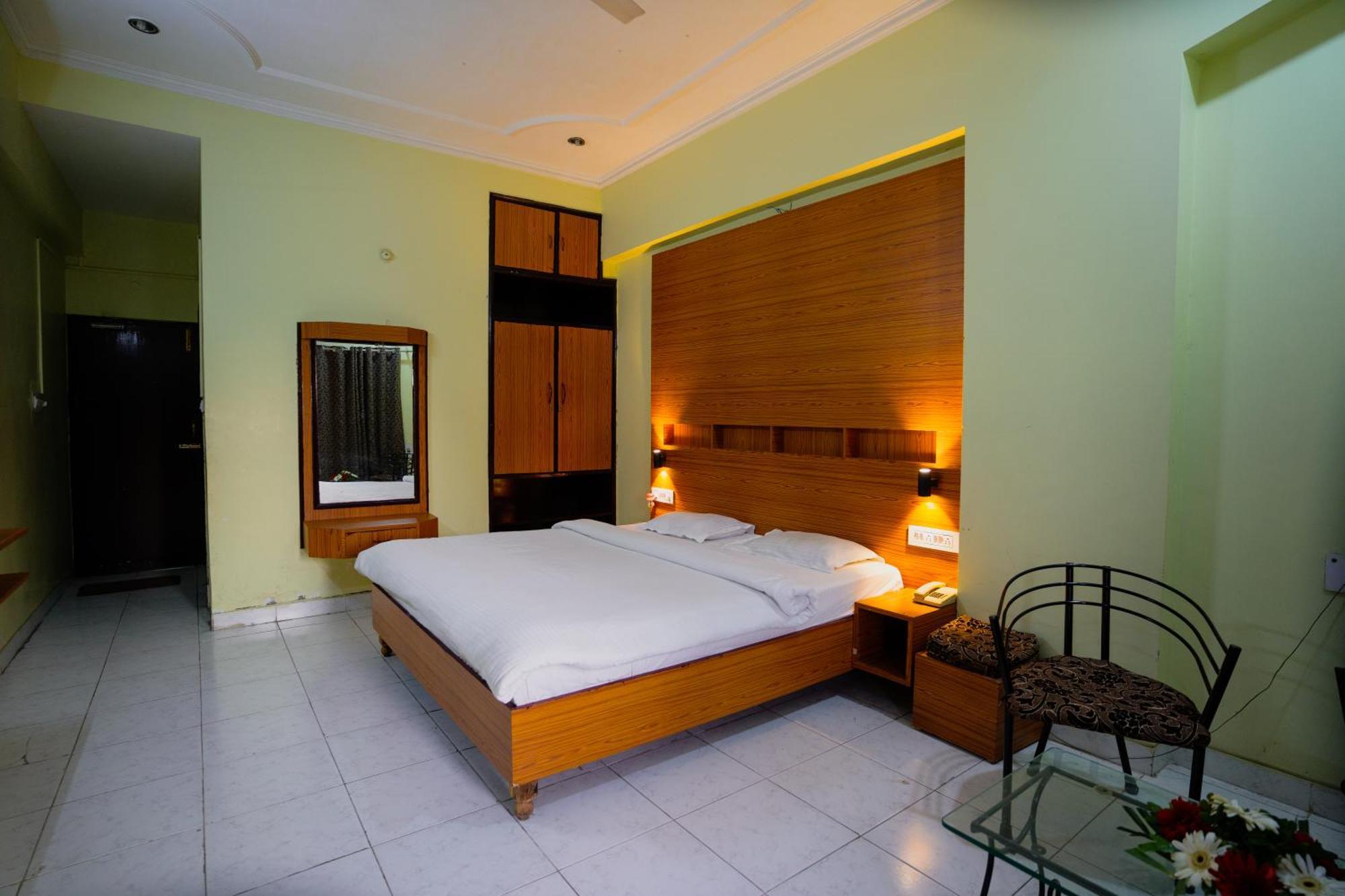 Hotel Girdhar Mahal Індаур Екстер'єр фото