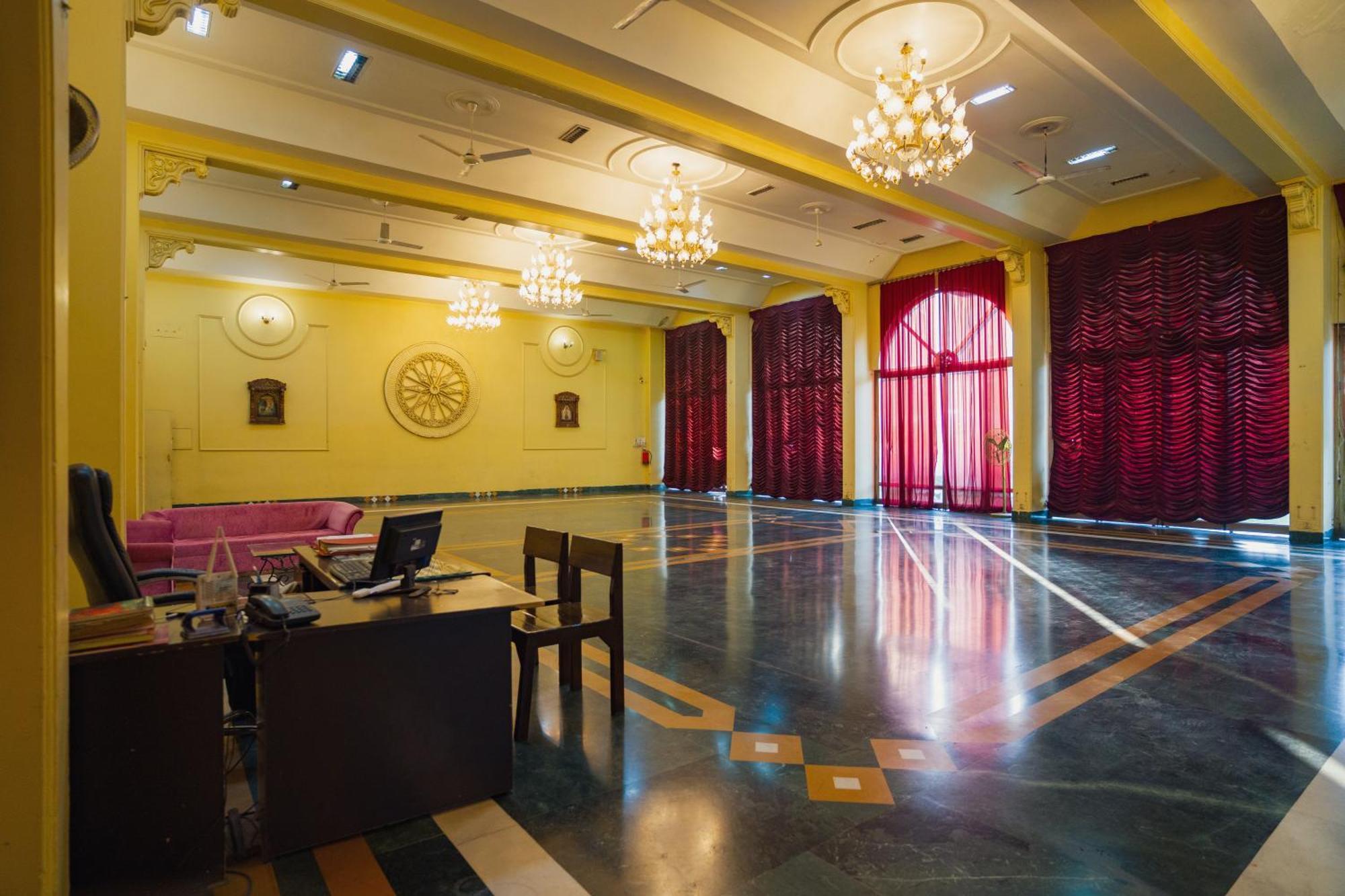 Hotel Girdhar Mahal Індаур Екстер'єр фото