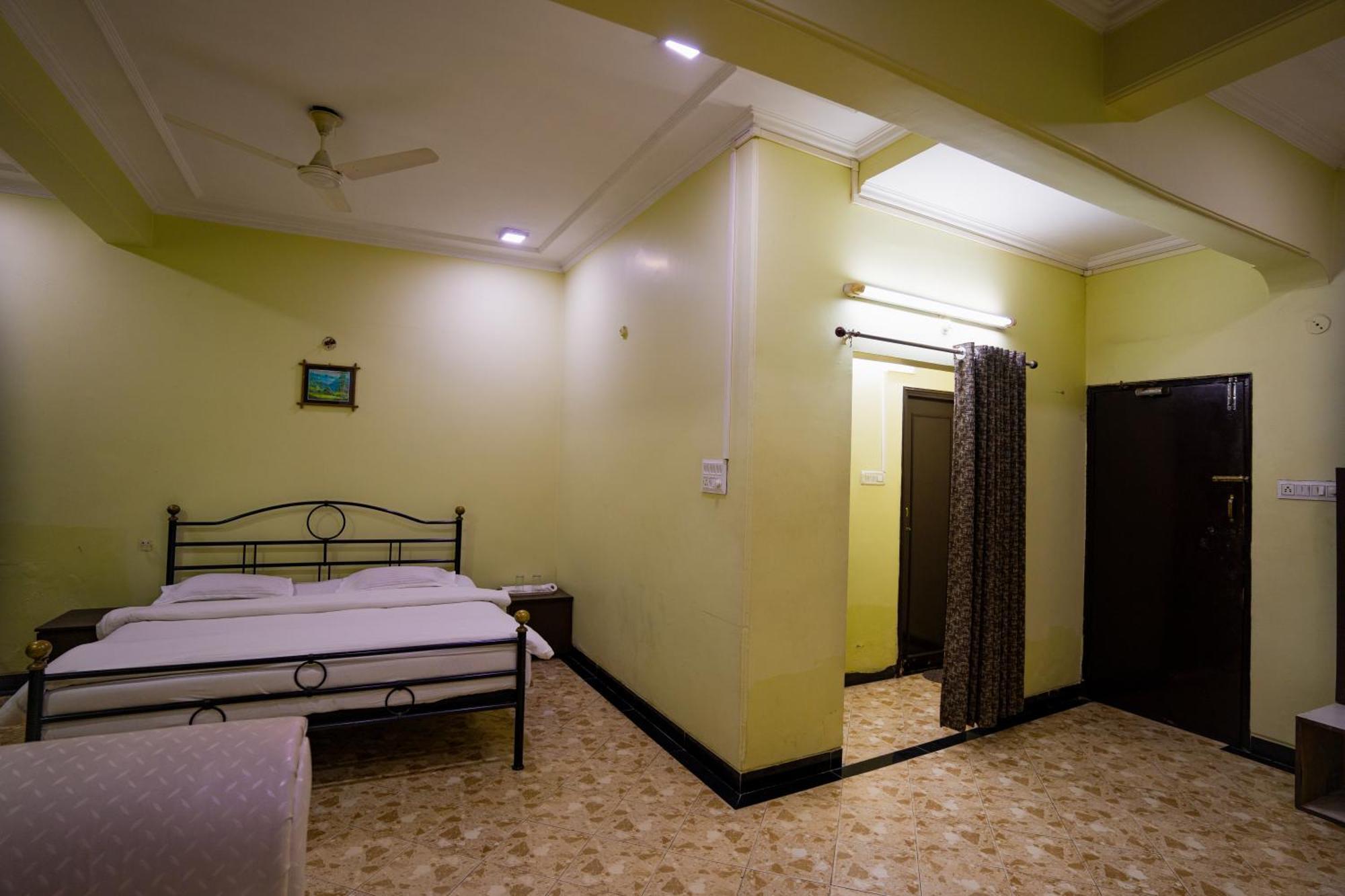 Hotel Girdhar Mahal Індаур Екстер'єр фото