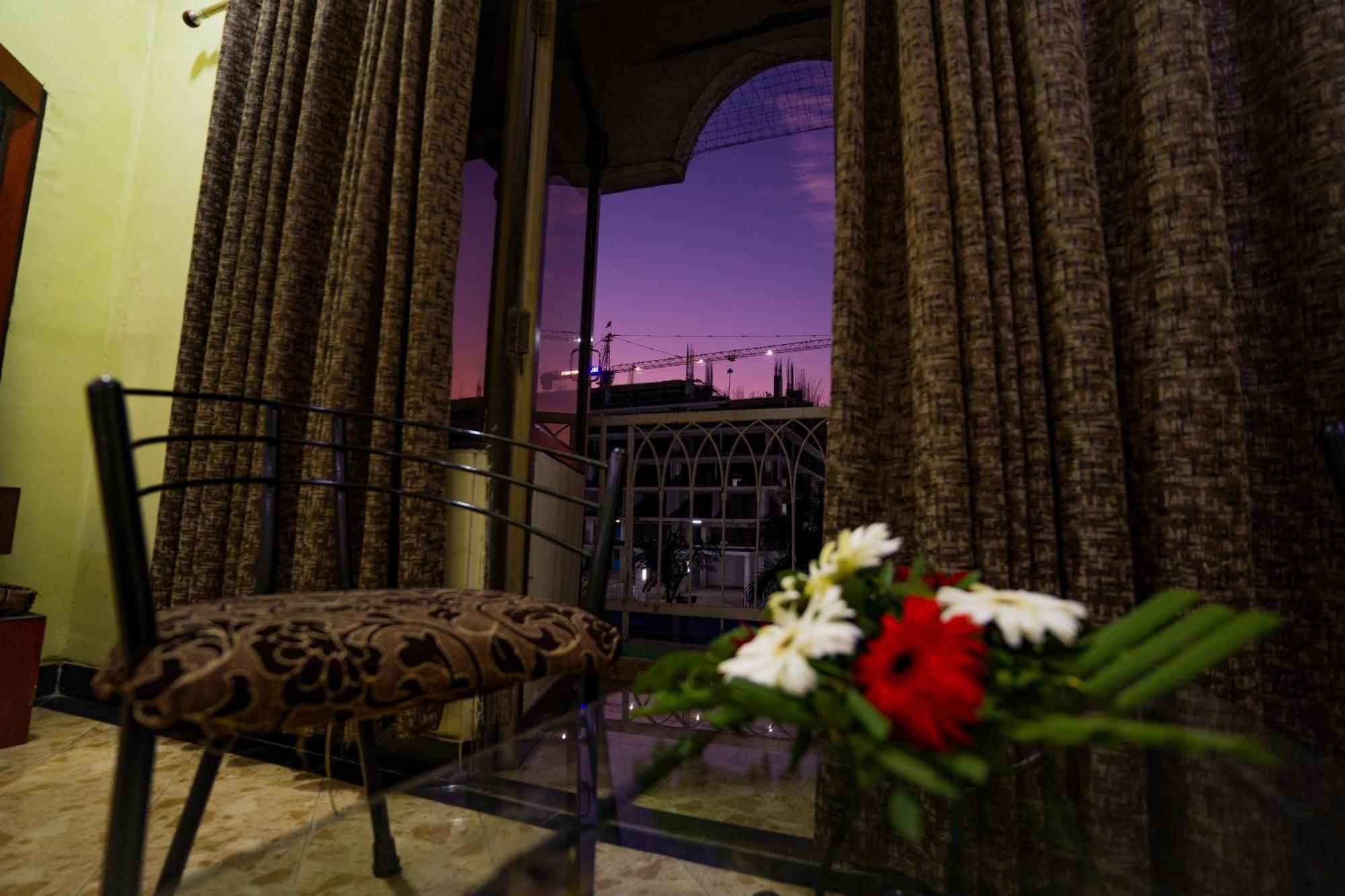 Hotel Girdhar Mahal Індаур Екстер'єр фото
