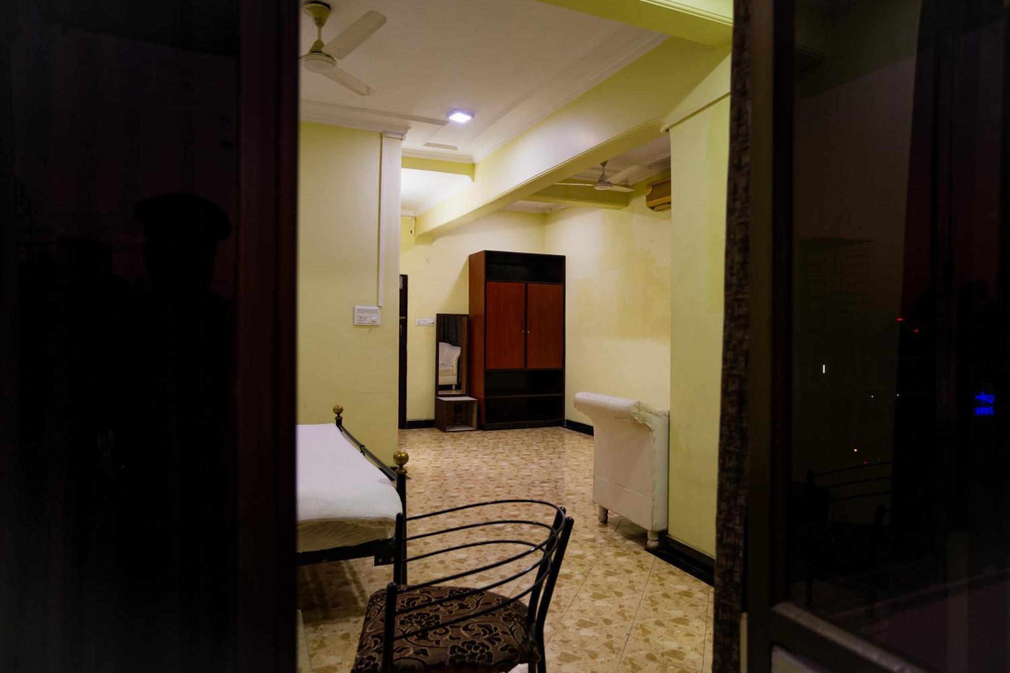 Hotel Girdhar Mahal Індаур Екстер'єр фото