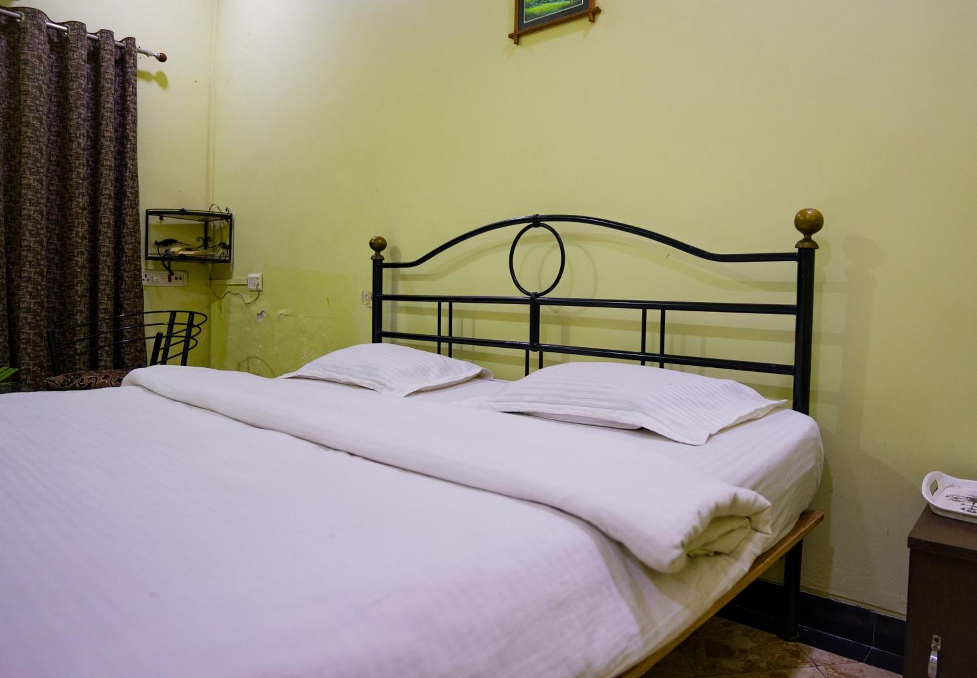 Hotel Girdhar Mahal Індаур Екстер'єр фото