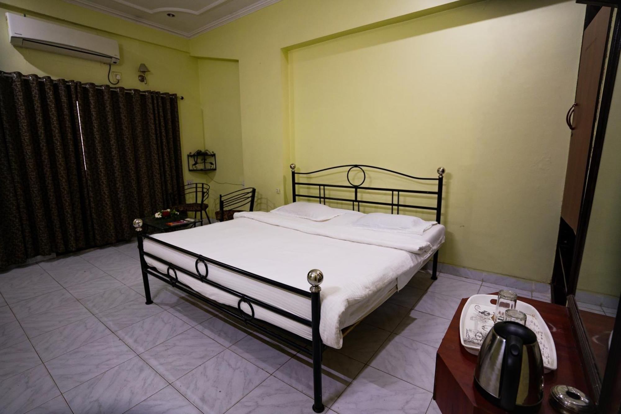 Hotel Girdhar Mahal Індаур Екстер'єр фото